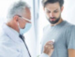 Dada Sakit saat Batuk? Kenali 8 Diantara Penyebabnya!