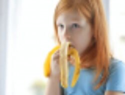 Ini Penyebab Kenapa Obat Tidak Boleh Diminum dengan Pisang