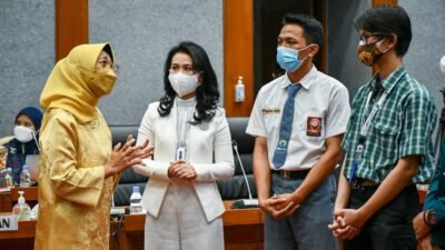 Hetifah mendorong Pemerintah Daerah (Pemda) mewajibkan bahasa daerah sebagai muatan lokal sekolah
