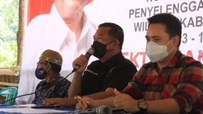 Anggota DPRD Kaltim Ekti Imanuel Sosialisasikan Perda Bantuan Hukum di Dusun Putak