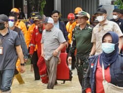 Tinjau Banjir Balikpapan, Isran Noor: Silakan Salahkan Saya