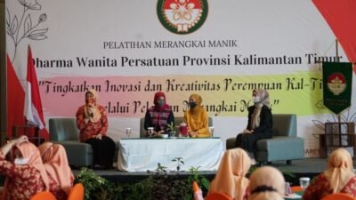Kegiatan Dharma Wanita Persatuan (DWP) Kaltim dalam pelatihan merangkai manik. (Dok Pemprov Kaltim)