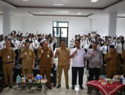 Wagub Kaltim Serahkan 111 SK Guru PPPK di Kutai Kartanegara