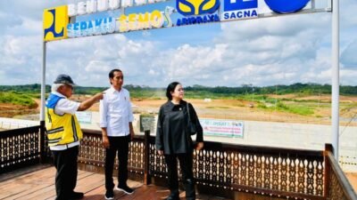 Presiden Jokowi didampingi Ketua DPR RI Puan Maharani saat mengunjungi Bendungan Sepaku Semoi. (Dok BPMI Setpres)