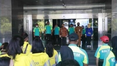 Wagub Kaltim Hadi Mulyadi saat melepas kontingen Kormi Kaltim di halaman Kantor Gubernur Kaltim. (Dok Diskominfo Kaltim)
