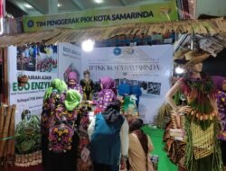 Tarik Perhatian Pengunjung, Stan PKK Samarinda Pajang dan Bagikan Produk Eko Enzim Gratis