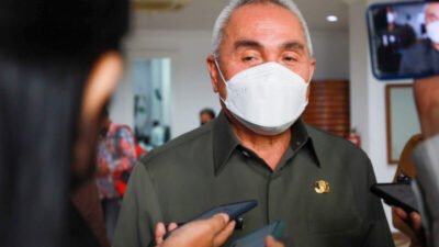 Gubernur Kaltim Isran Noor saat diwawancarai awak media. (Dok Pemprov Kaltim)