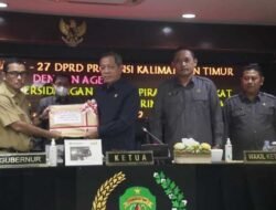 DPRD Kaltim Serahkan Laporan Reses Masa Sidang II 2022