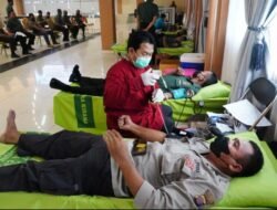 Rayakan HUT TNI, Korem 091/ASN Gelar Donor Darah