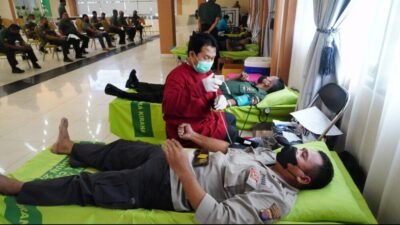 Rayakan HUT TNI, Korem 091/ASN Gelar Donor Darah