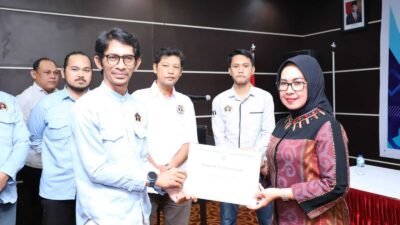 Suriadi Said (kiri) kembali terpilih secara aklamasi sebagai Ketua Persatuan Wartawan Indonesia (PWI) Bontang masa bakti 2023-2026. (ist)