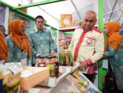 Gubernur Tinjau Stan Kaltim di Arena Expo Penas KTNA Padang