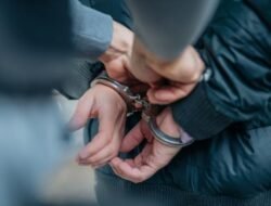 Apes! Pengedar Jual Sabu ke Polisi Nyamar, Lagsung Ditangkap Deh