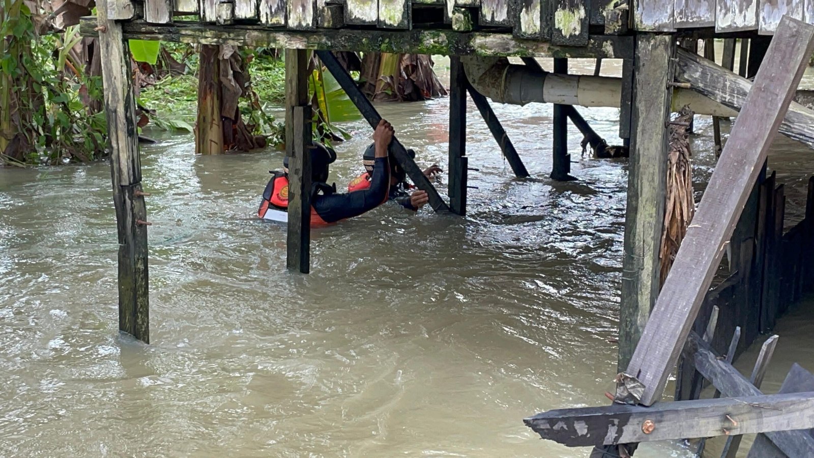 Balita Terseret Arus Banjir di Samarinda, Tim SAR Masih Lakukan Pencarian