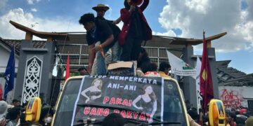 Tuntutan Aksi Demo di Depan Kantor DPRD Kaltim