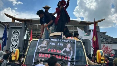 Tuntutan Aksi Demo di Depan Kantor DPRD Kaltim